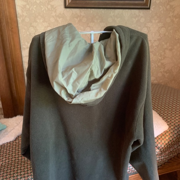 Warner bots okive green tweety hoodie. Used but in fine shape - Picture 4 of 4